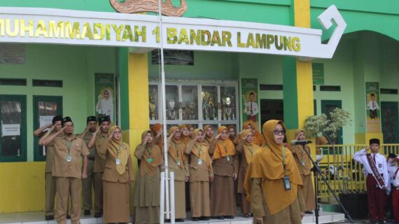 Upacara Bendera SD Muhammadiyah 1 Bandar Lampung, 06 Oktober 2025: Tekankan Pentingnya Menjaga kebersihan lingkungan sekolah